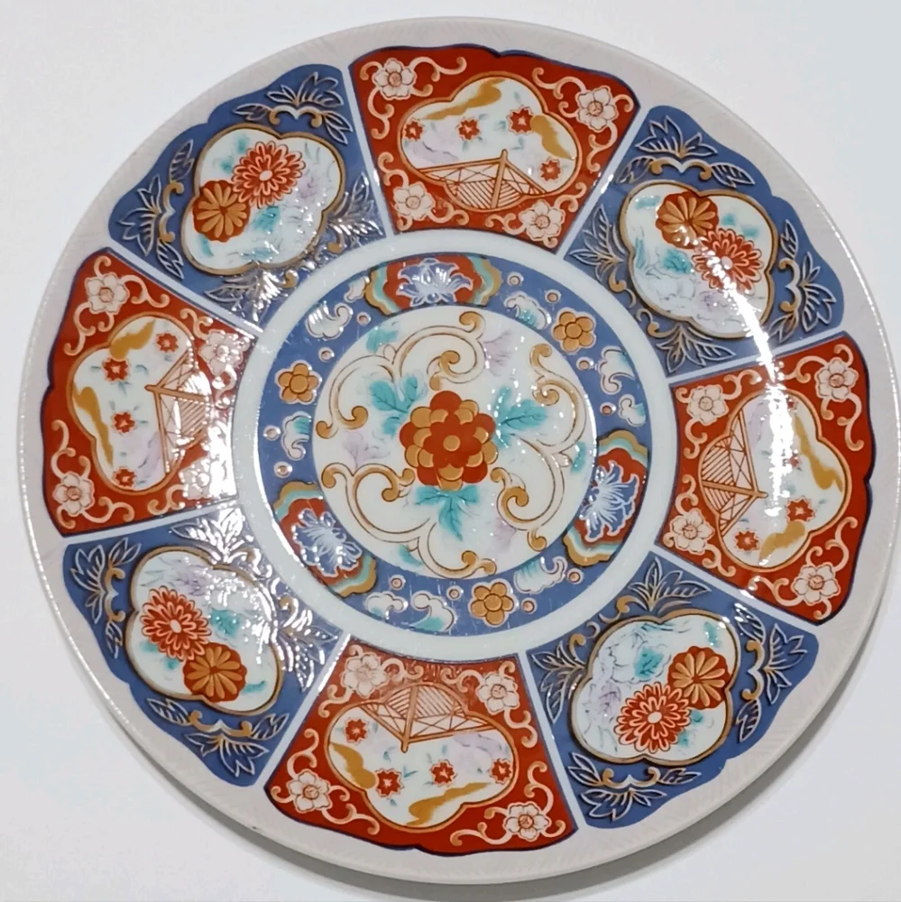 Two Showa Imari 7 3/4